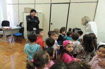 Foto - Projeto Conhecendo Nossa Cidade - Visita dos alunos da EMEI Noêmia na prefeitura