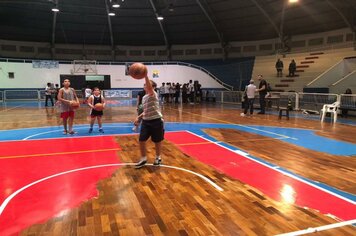 Foto - Jogador de Basquete Guilherme Hubner visita Cerquilho