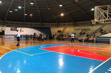 Foto - Jogador de Basquete Guilherme Hubner visita Cerquilho