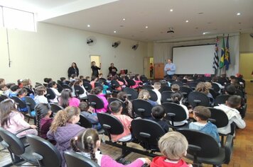 Foto - Projeto Conhecendo Nossa Cidade - Visita dos alunos da EMEI Noêmia na prefeitura