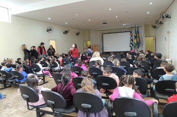 Foto - Projeto Conhecendo Nossa Cidade - Visita dos alunos da EMEI Noêmia na prefeitura