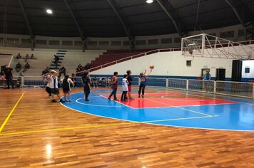 Foto - Jogador de Basquete Guilherme Hubner visita Cerquilho