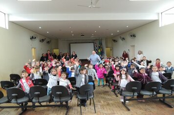 Foto - Projeto Conhecendo Nossa Cidade - Visita dos alunos da EMEI Noêmia na prefeitura