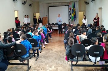 Foto - Projeto Conhecendo Nossa Cidade - Visita dos alunos da EMEI Noêmia na prefeitura