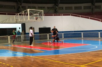 Foto - Jogador de Basquete Guilherme Hubner visita Cerquilho