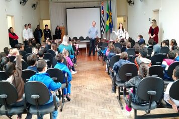 Foto - Projeto Conhecendo Nossa Cidade - Visita dos alunos da EMEI Noêmia na prefeitura