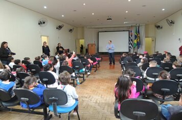 Foto - Projeto Conhecendo Nossa Cidade - Visita dos alunos da EMEI Noêmia na prefeitura