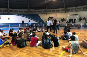 Foto - Jogador de Basquete Guilherme Hubner visita Cerquilho