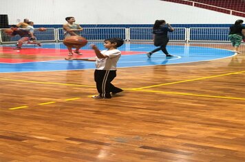 Foto - Jogador de Basquete Guilherme Hubner visita Cerquilho