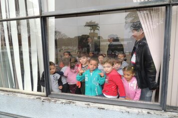 Foto - Projeto Conhecendo Nossa Cidade - Visita dos alunos da EMEI Noêmia na prefeitura