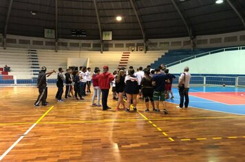 Foto - Jogador de Basquete Guilherme Hubner visita Cerquilho