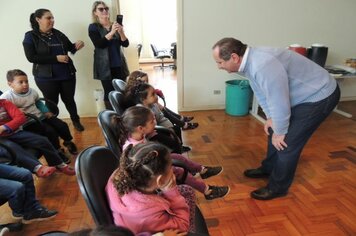 Foto - Projeto Conhecendo Nossa Cidade - Visita dos alunos da EMEI Noêmia na prefeitura