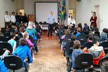 Foto - Projeto Conhecendo Nossa Cidade - Visita dos alunos da EMEI Noêmia na prefeitura