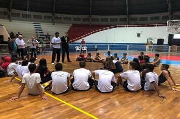 Foto - Jogador de Basquete Guilherme Hubner visita Cerquilho