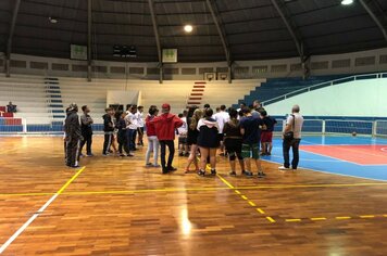 Foto - Jogador de Basquete Guilherme Hubner visita Cerquilho