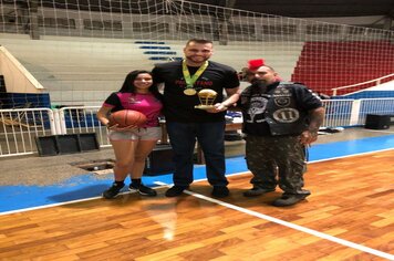 Foto - Jogador de Basquete Guilherme Hubner visita Cerquilho