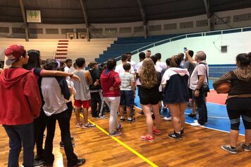 Foto - Jogador de Basquete Guilherme Hubner visita Cerquilho