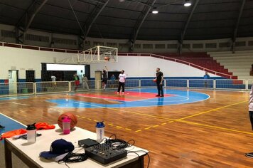 Foto - Jogador de Basquete Guilherme Hubner visita Cerquilho