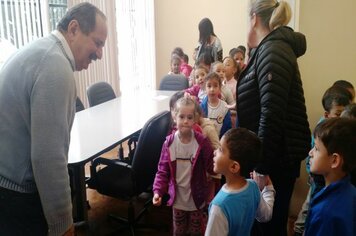 Foto - Projeto Conhecendo Nossa Cidade - Visita dos alunos da EMEI Noêmia na prefeitura