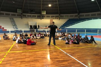 Foto - Jogador de Basquete Guilherme Hubner visita Cerquilho