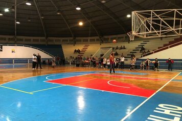 Foto - Jogador de Basquete Guilherme Hubner visita Cerquilho