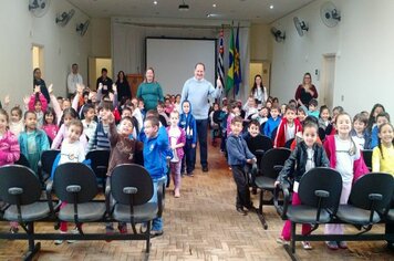 Foto - Projeto Conhecendo Nossa Cidade - Visita dos alunos da EMEI Noêmia na prefeitura