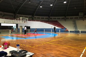 Foto - Jogador de Basquete Guilherme Hubner visita Cerquilho