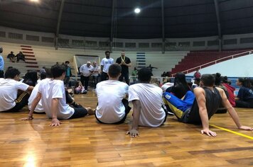 Foto - Jogador de Basquete Guilherme Hubner visita Cerquilho