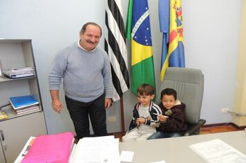 Foto - Projeto Conhecendo Nossa Cidade - Visita dos alunos da EMEI Noêmia na prefeitura