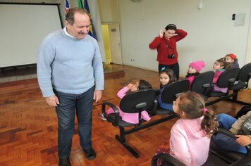 Foto - Projeto Conhecendo Nossa Cidade - Visita dos alunos da EMEI Noêmia na prefeitura