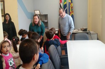 Foto - Projeto Conhecendo Nossa Cidade - Visita dos alunos da EMEI Noêmia na prefeitura