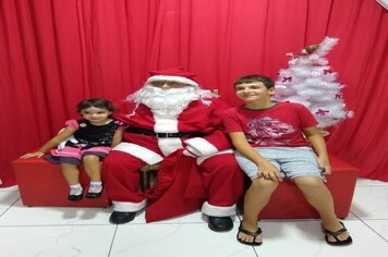 Foto - Papai Noel na Praça das Mangueiras