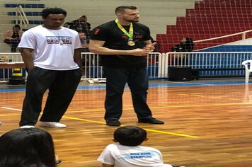 Foto - Jogador de Basquete Guilherme Hubner visita Cerquilho