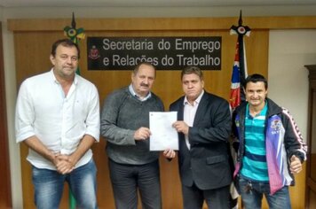 Prefeito e equipe visitam Secretário de Estado do Emprego