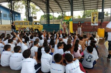 Escolas Municipais e Praça da Matriz receberam teatro “Turma do Pererê”