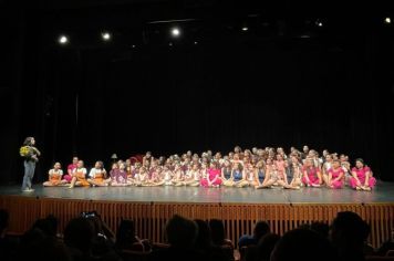 a Prefeitura de Cerquilho, por meio da por meio Coordenadoria de Cultura, apresentou Espetáculo de Dança 
