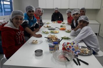 Fundo Social realiza oficina de culinária com alunos da EMEBE