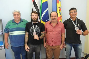 Prefeito recebe atletas cerquilhenses vitoriosos de Jiu Jitsu