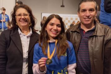 Aluna do João Toledo recebe medalha de ouro na XVII Olimpíada Brasileira de Matemática