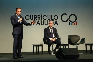 Prefeito Aldo participada da homologação do novo currículo da educação infantil e ensino fundamental do Estado de SP