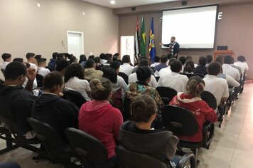 Alunos do SENAI Cerquilho participam de palestra sobre ansiedade e depressão