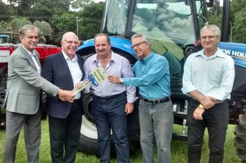 Prefeito recebe a chave da Patrulha Agrícola