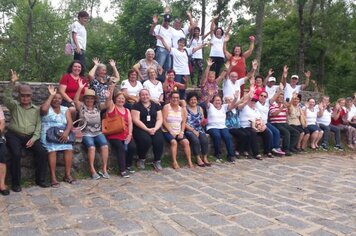 Centros de Convivência do Idoso passeiam no Acampamento Aldeia