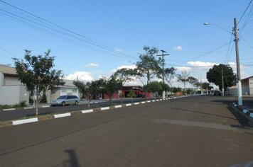 Prefeitura realiza limpeza e revitalização no bairro Galo de Ouro