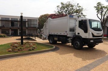 Prefeitura de Cerquilho compra novo caminhão compactador de lixo 