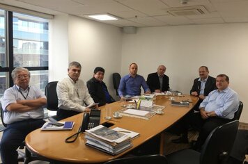 Prefeito e equipe se reúnem com representantes da ARTESP