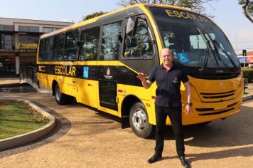 Cerquilho recebe mais um ônibus escolar