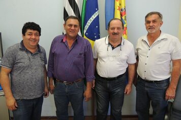 Prefeito se reúne com representante do Hospital Amaral Carvalho