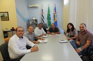 Prefeito recebe representantes do Instituto de Terras do Estado de São Paulo