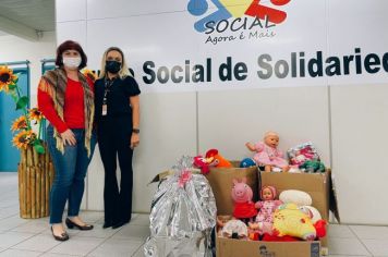 Presidente do Fundo Social recebe doação de brinquedos do Colégio Origem